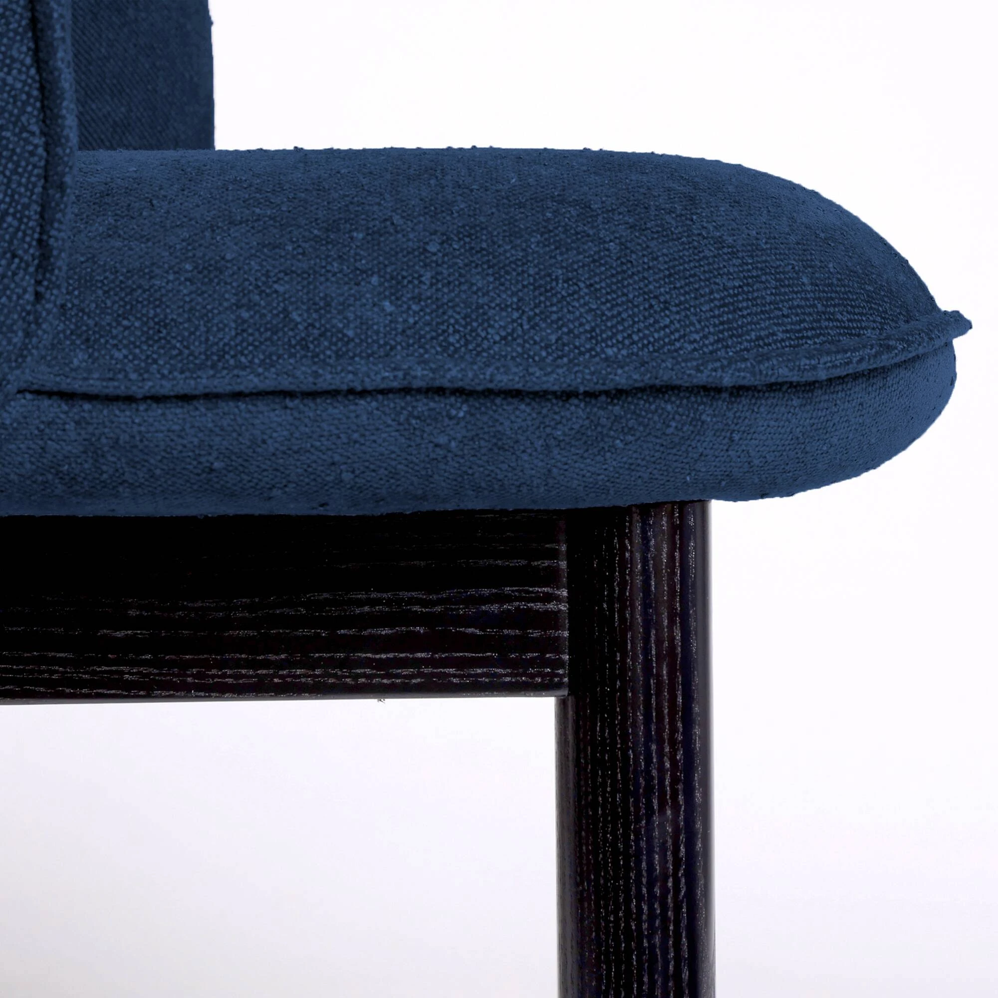 Стілець обідній Stitch comfort чорний, мікробукле (Magenta 06)