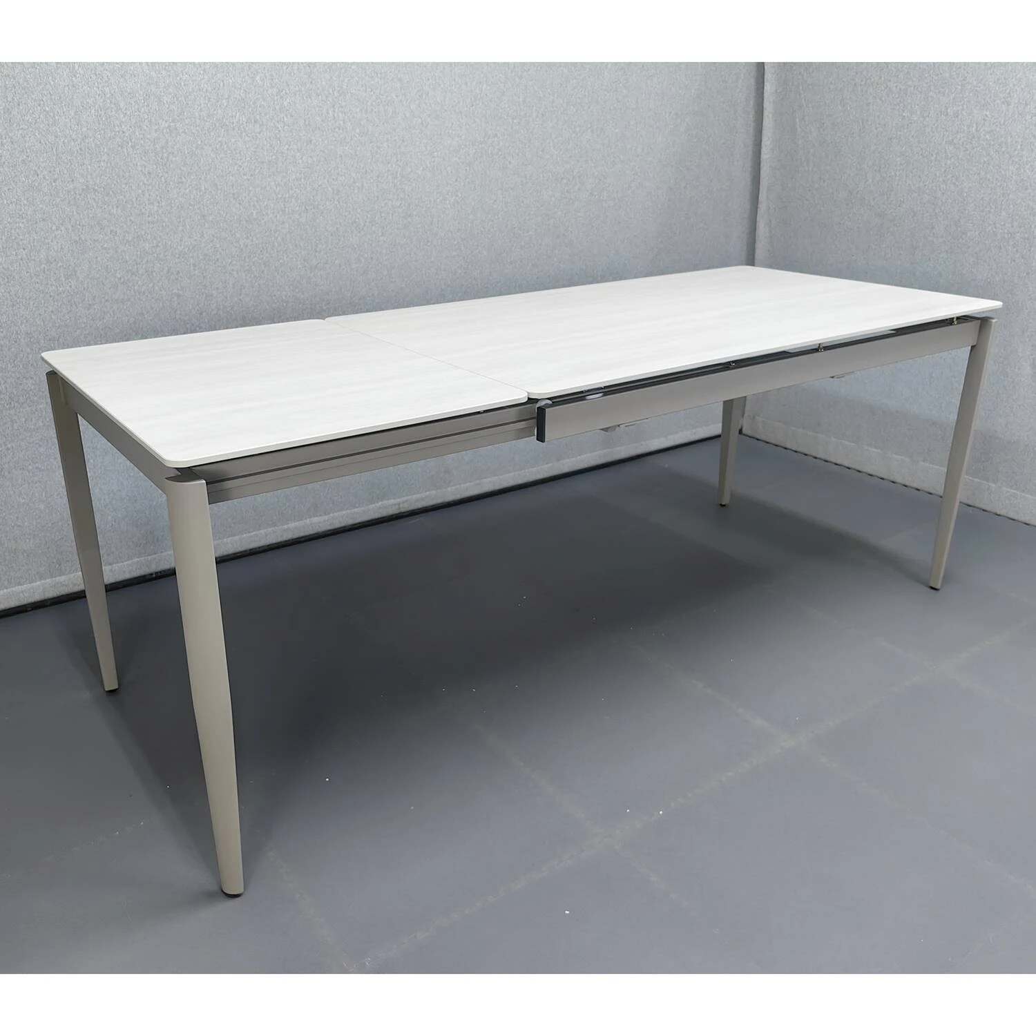 Стіл обідній розкладний Хіт бежевий матовий/ноги тауп 140-200x80x75 (кераміка+метал)