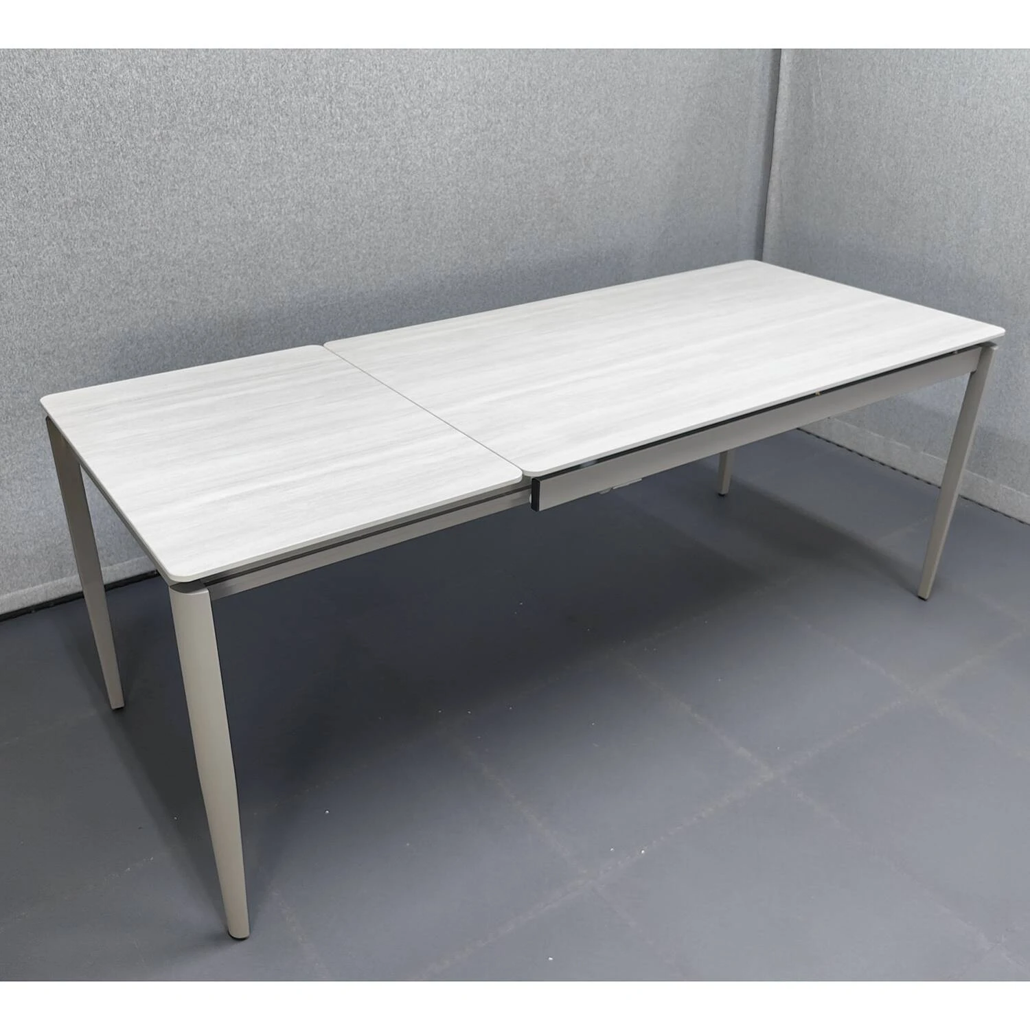 Стіл обідній розкладний Хіт бежевий матовий/ноги тауп 140-200x80x75 (кераміка+метал)