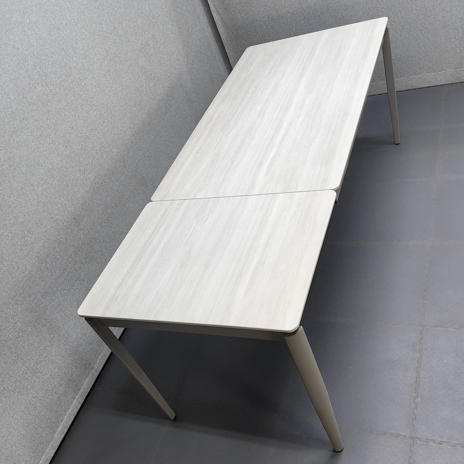 Стіл обідній розкладний Хіт бежевий матовий/ноги тауп 140-200x80x75 (кераміка+метал)