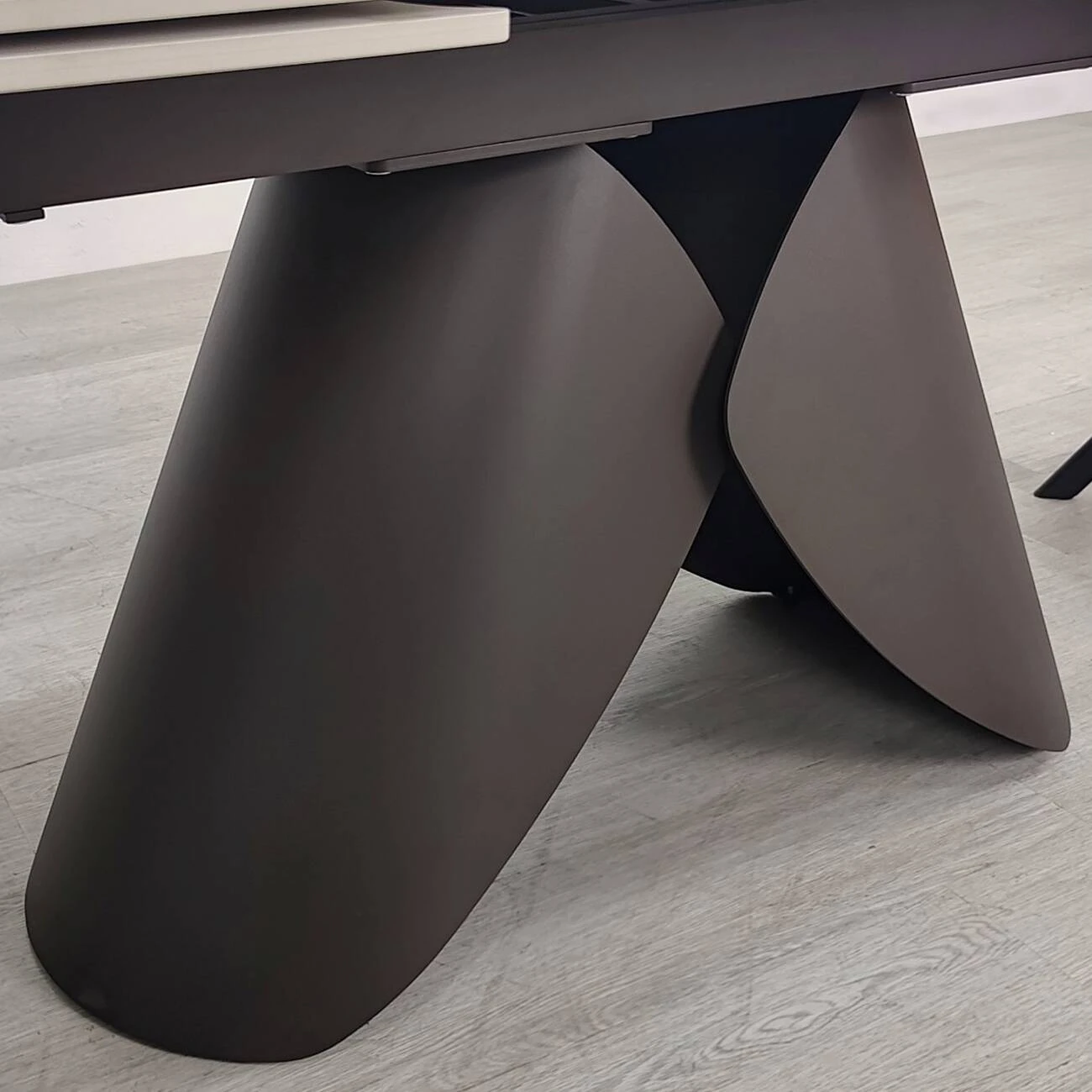 Стіл обідній розкладний Agnes Ceramic 160-240x90x75 білий позолочений матовий/коричневий (кераміка+метал)