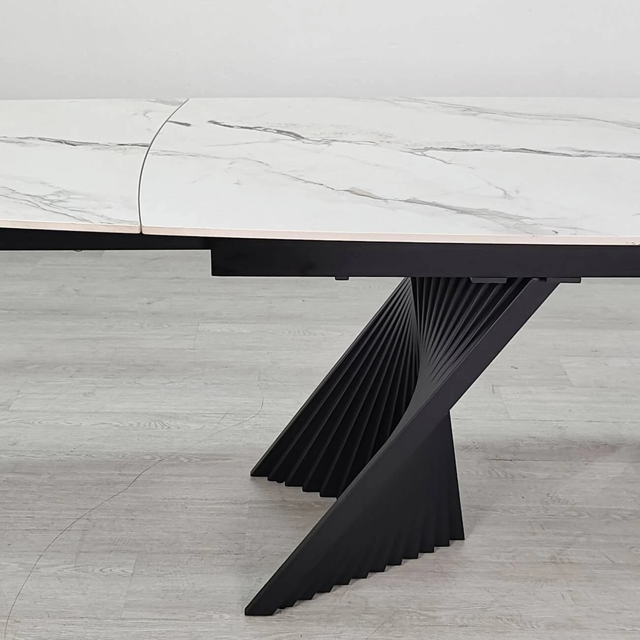 Стіл обідній розкладний Edmund Ceramic 160-240x90x75 білий матовий/чорний (кераміка+метал)