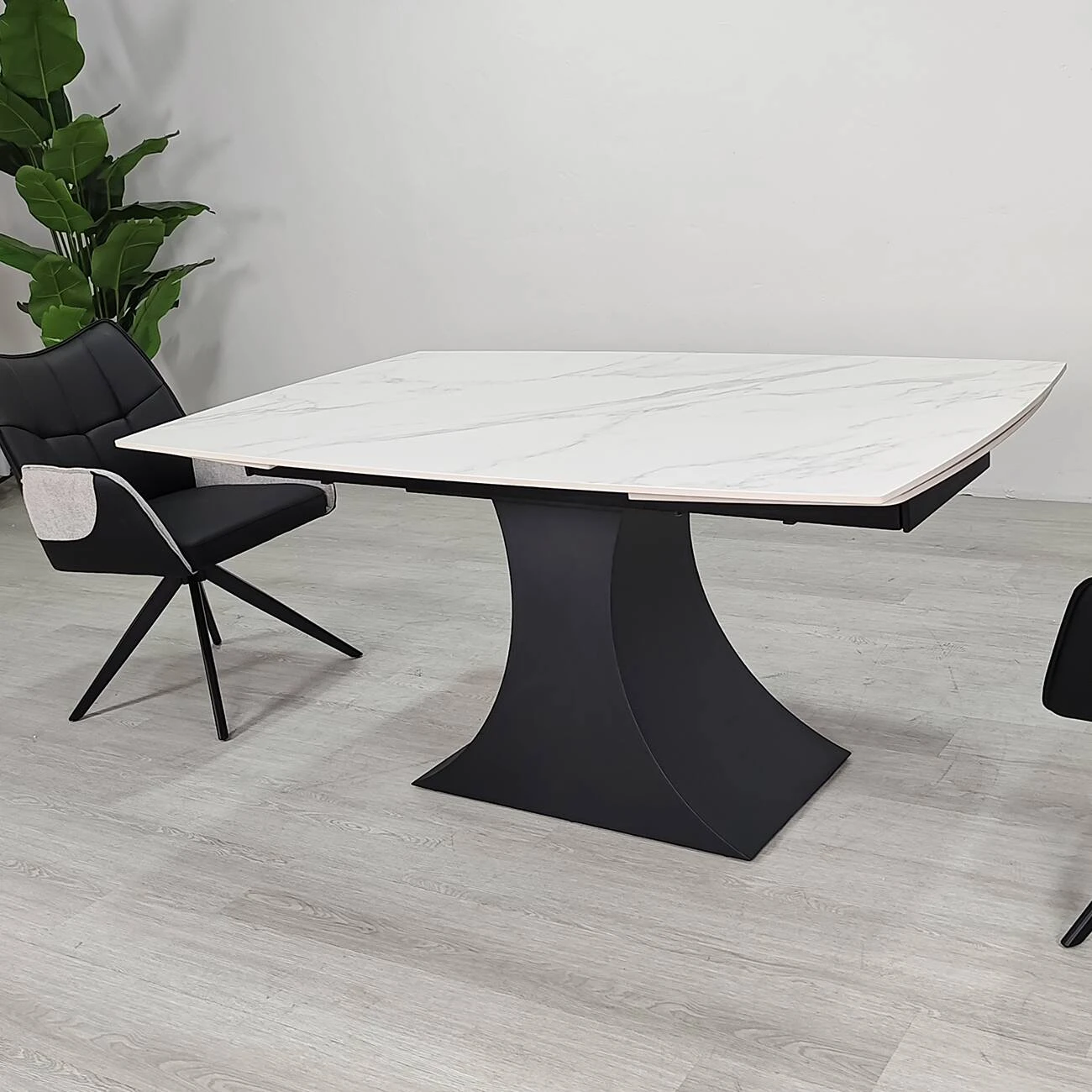 Стіл обідній розкладний Gilbert Ceramic 160-240x90x75 білий матовий/чорний (кераміка+метал)