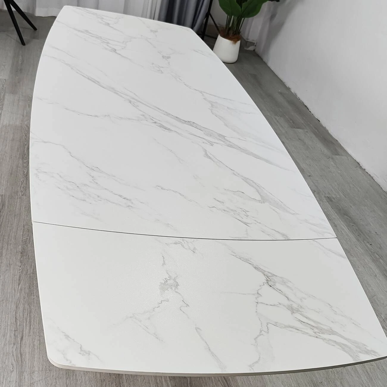 Стіл обідній розкладний Gilbert Ceramic 160-240x90x75 білий матовий/чорний (кераміка+метал)