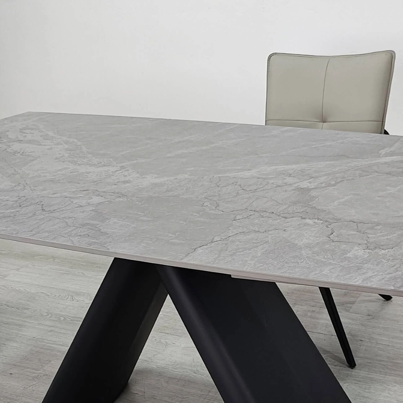 Стіл обідній розкладний Greyson Ceramic 160-240x90x75 сірий матовий/чорний (кераміка+метал)