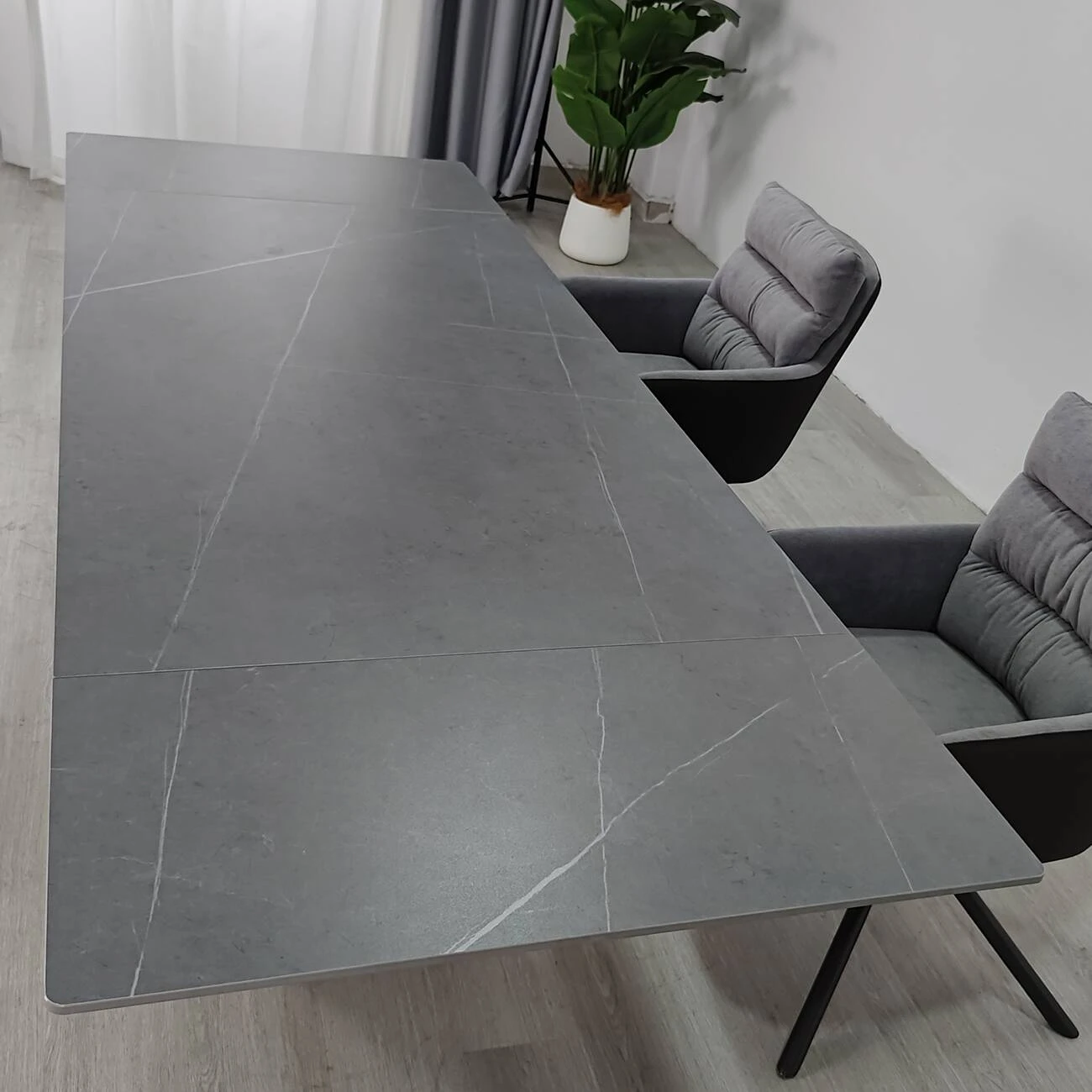 Стіл обідній розкладний Julian Ceramic 160-240x90x75 сірий матовий/чорний (кераміка+метал)