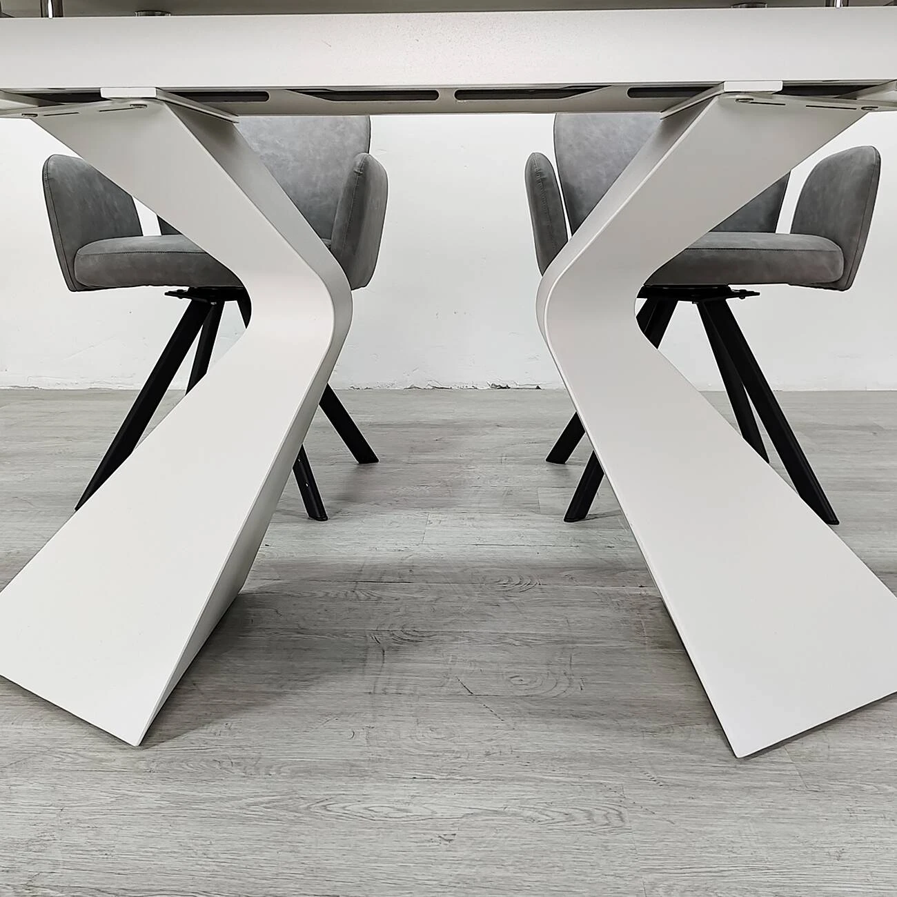 Стіл обідній розкладний Laura Ceramic 160-240x90x75 білий матовий/білий (кераміка+метал)