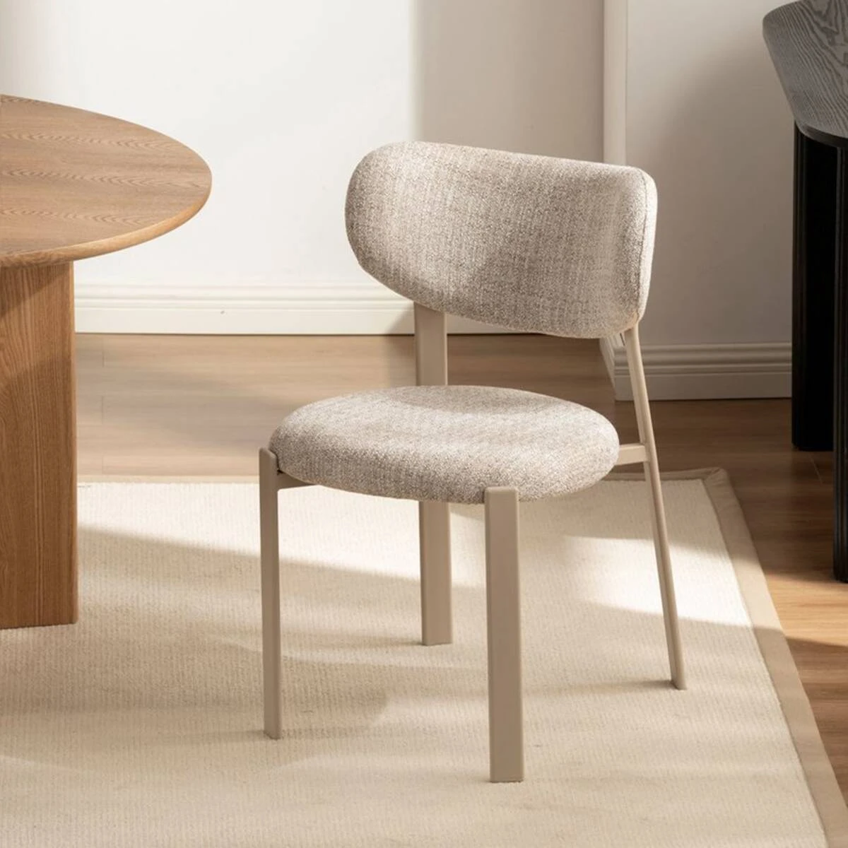 Стілець обідній Nomi кашемір метал/бежева тканина