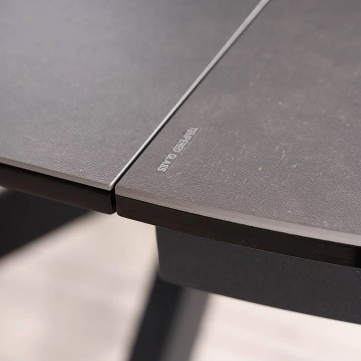Стіл обідній розкладний Signal Porto Ceramic 120-160x120x76 тем.сірий ефект мармуру/чорний матовий