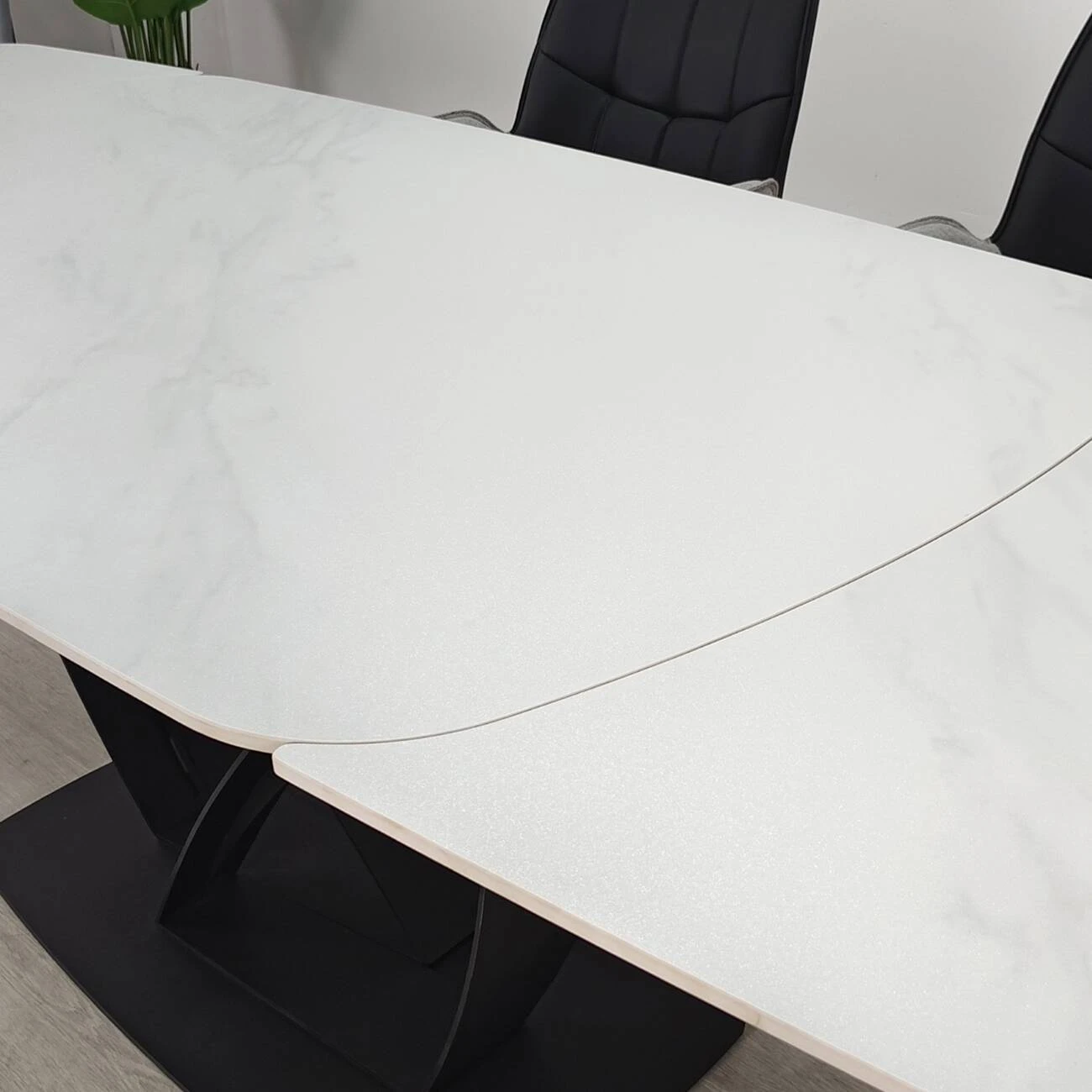 Стіл обідній розкладний Tyler Ceramic 160-240x90x75 білий матовий/чорний (кераміка+метал)