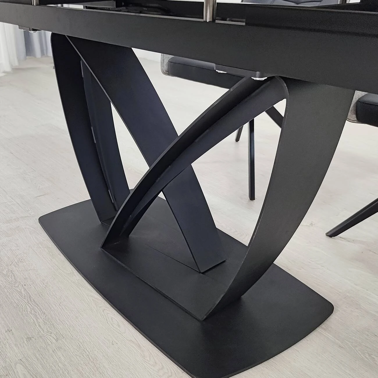 Стіл обідній розкладний Tyler Ceramic 160-240x90x75 білий матовий/чорний (кераміка+метал)