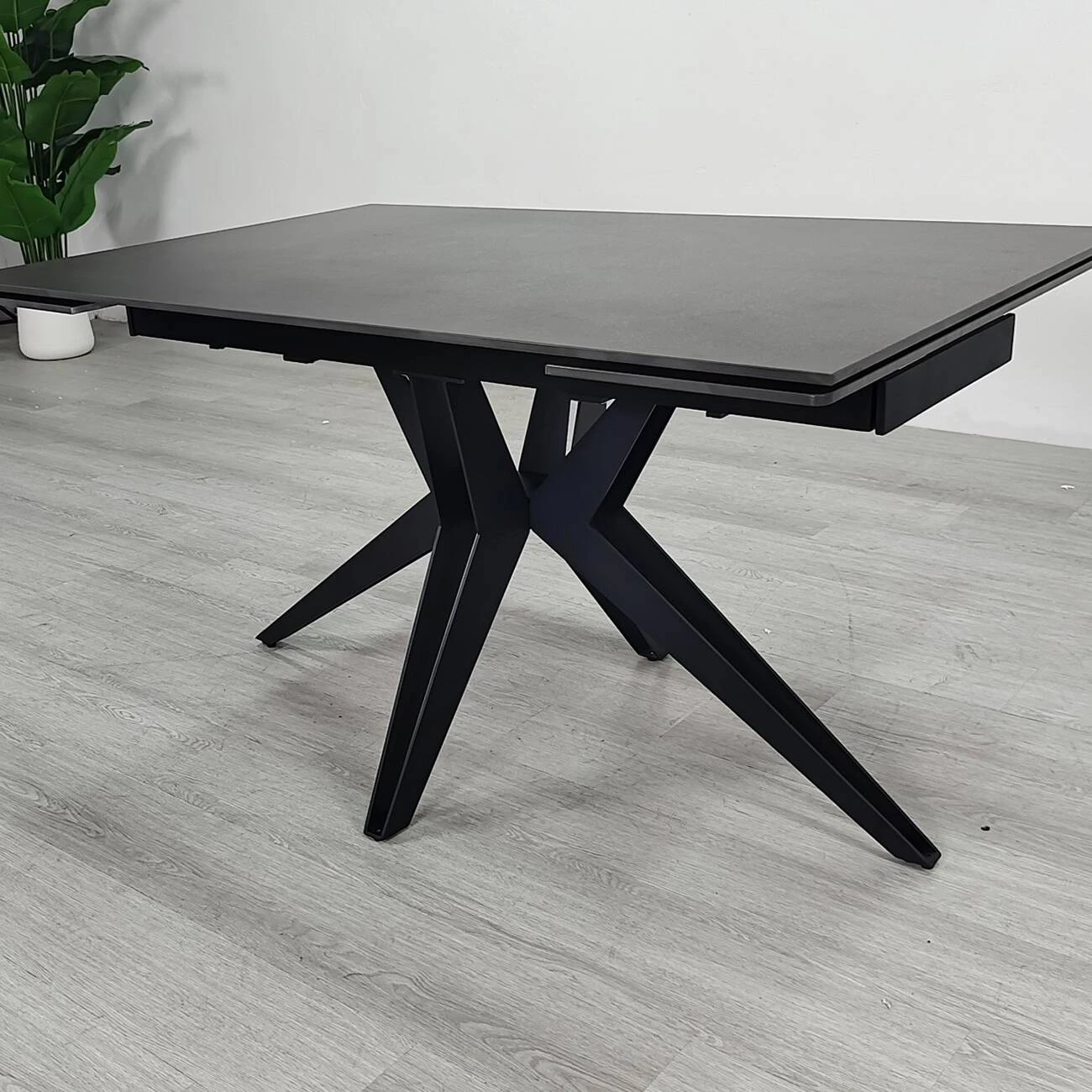 Стіл обідній розкладний Vincent Ceramic 140-200x90x75 графіт матовий/чорний (кераміка+метал)