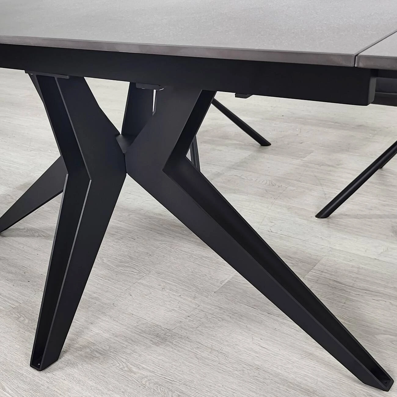 Стіл обідній розкладний Vincent Ceramic 140-200x90x75 графіт матовий/чорний (кераміка+метал)