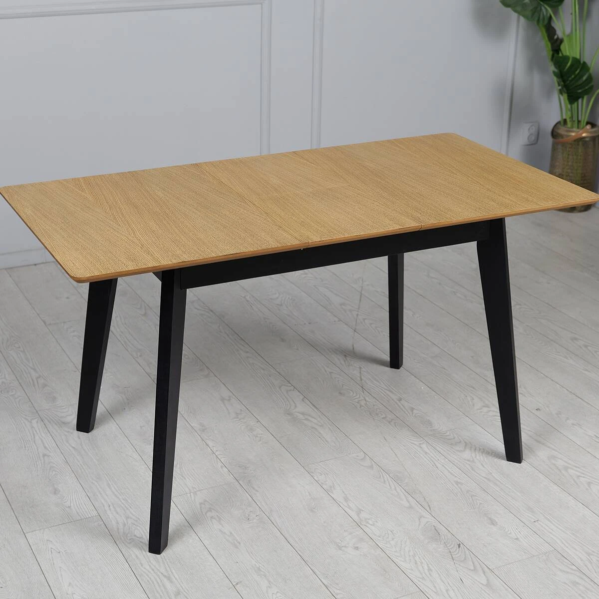 Стіл обідній розкладний Мілан чорний/Black patina 110-140x70x75 (МДФ+дерево)